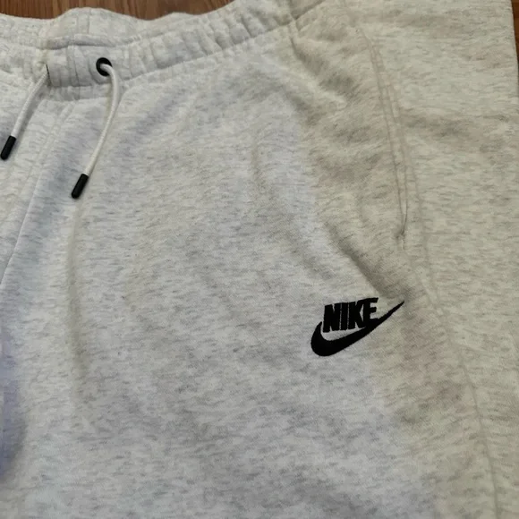 Nike Jogger Sweatpants - Picture 2 of 4